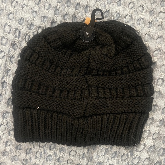 C.C Black Solid Ribbed Beanie - New - Picture 2 of 2